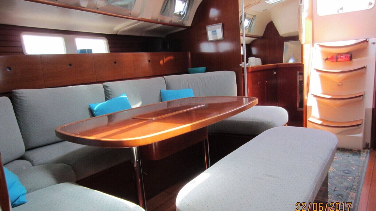 Malendure Boat Rental | SAILBOAT at quay or at anchor 3 double cabins and a berth