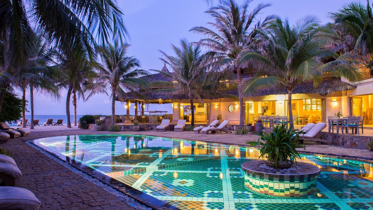 Central Mui Ne Beach Resort | Sailing Club Resort Mui Ne