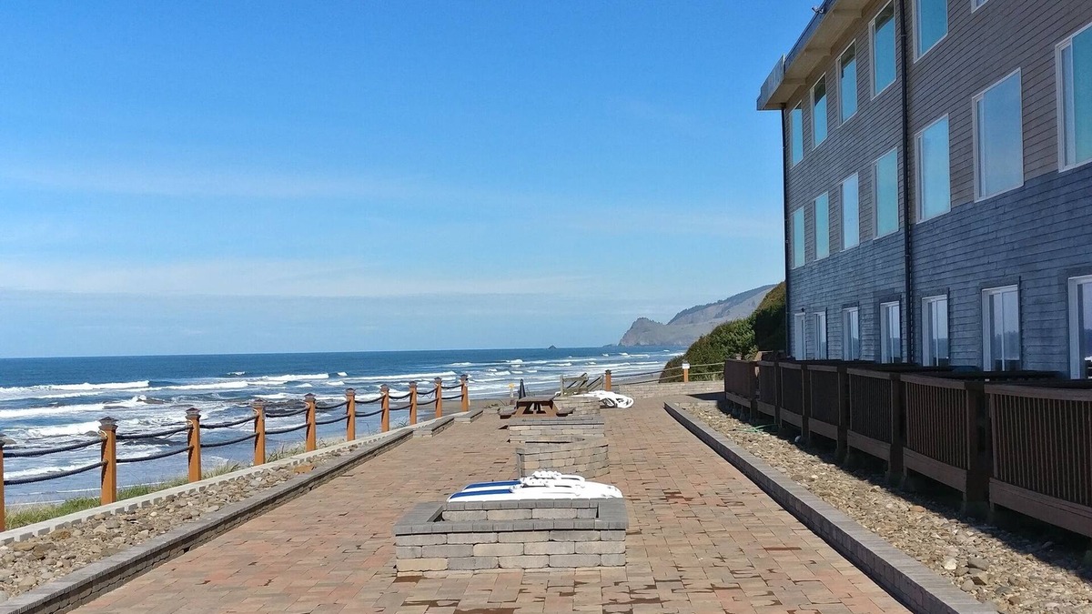 Lincoln City Hotel | Sailor Jack's Oceanfront Inn