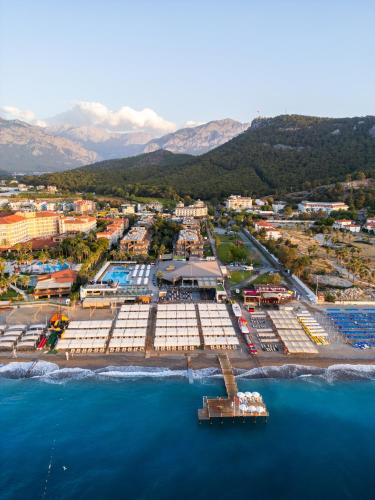 Kiris Resort | Sailor's Beach Club