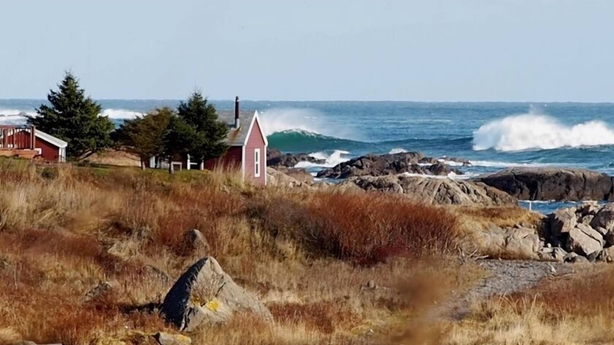 Sampson Cove Cottage | Sailor`s Rest House On The Cliffs Of Petit De Grat In a French Acadian Community