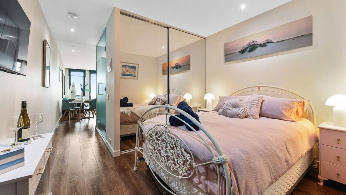Frankston Apartment | Sails by the Bay - Ocean Views - Wi-Fi - Netflix