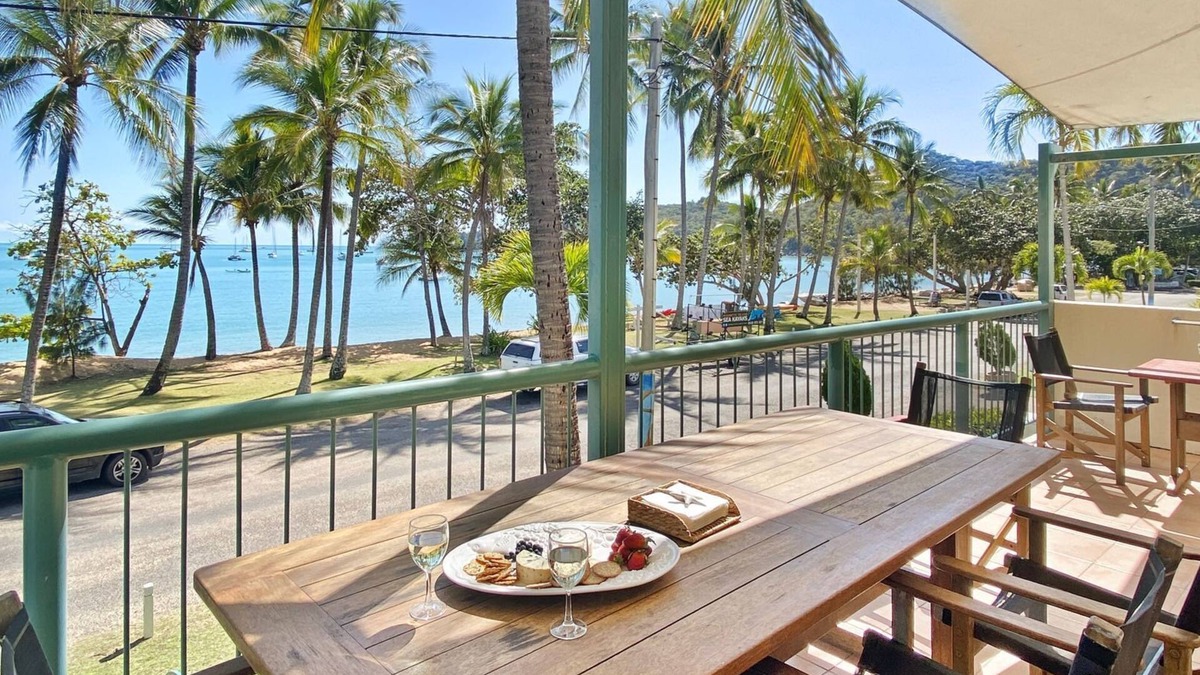 Horseshoe Bay Apartment | Sails on Horseshoe Apartment 4 - Beachfront Apartment by the Bay