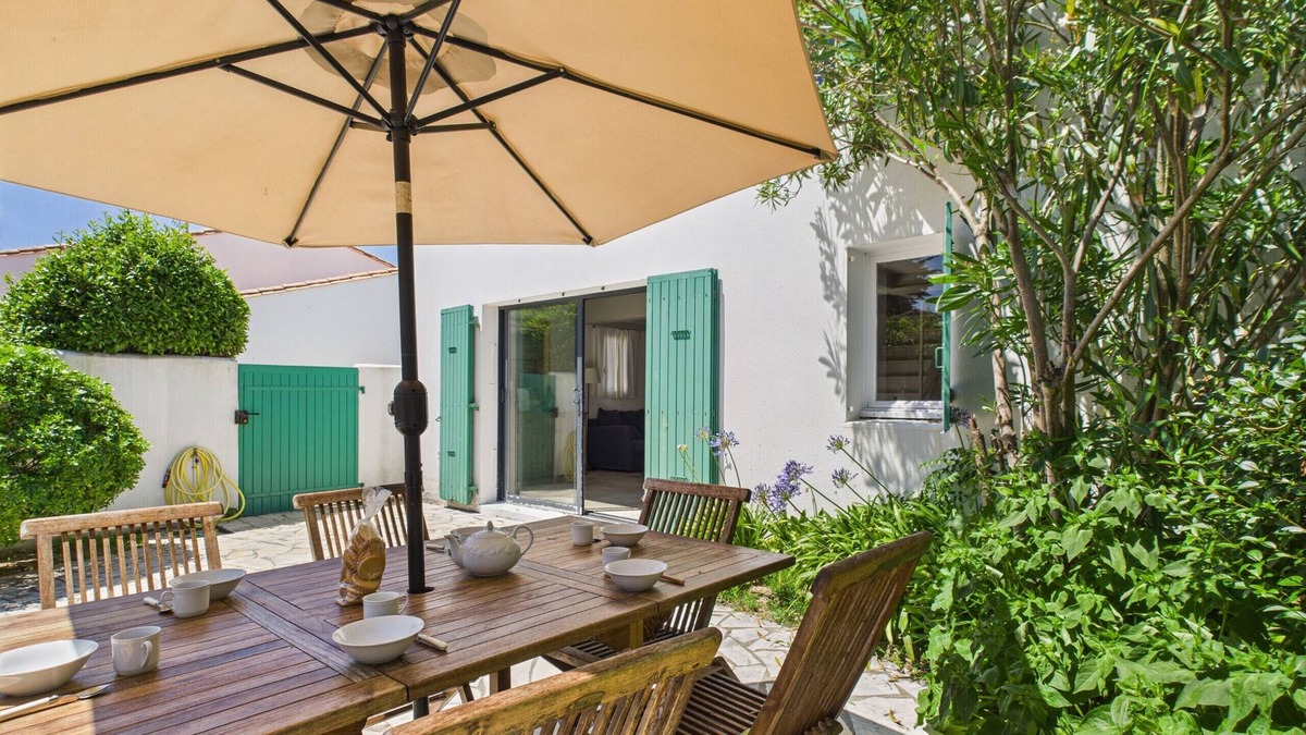 Saint-Clement-des-Baleines Ski Chalet | Saint-Clément, 400 m from the beach, Village heart