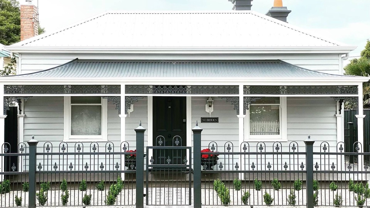 Geelong House | Saint Brides - Superior Boutique Accomodation - Steps to Pakington Street