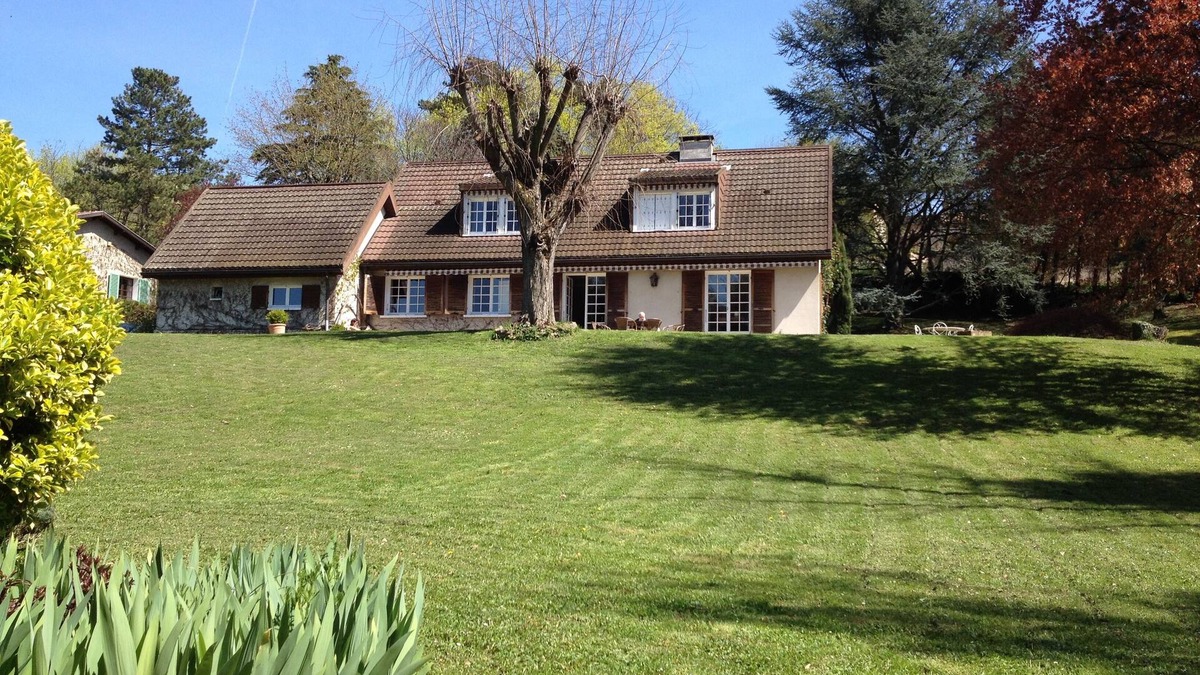 Saint-Didier-au-Mont-d'Or House | Saint Didier Au Mont D Or: House with character