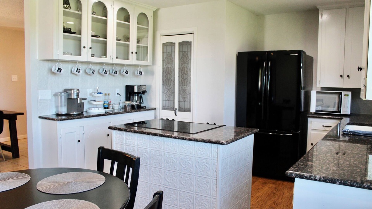 Myra House | Saint Jo Retreat with Pool, Hot Tub, & Scenic Views - Near Winery