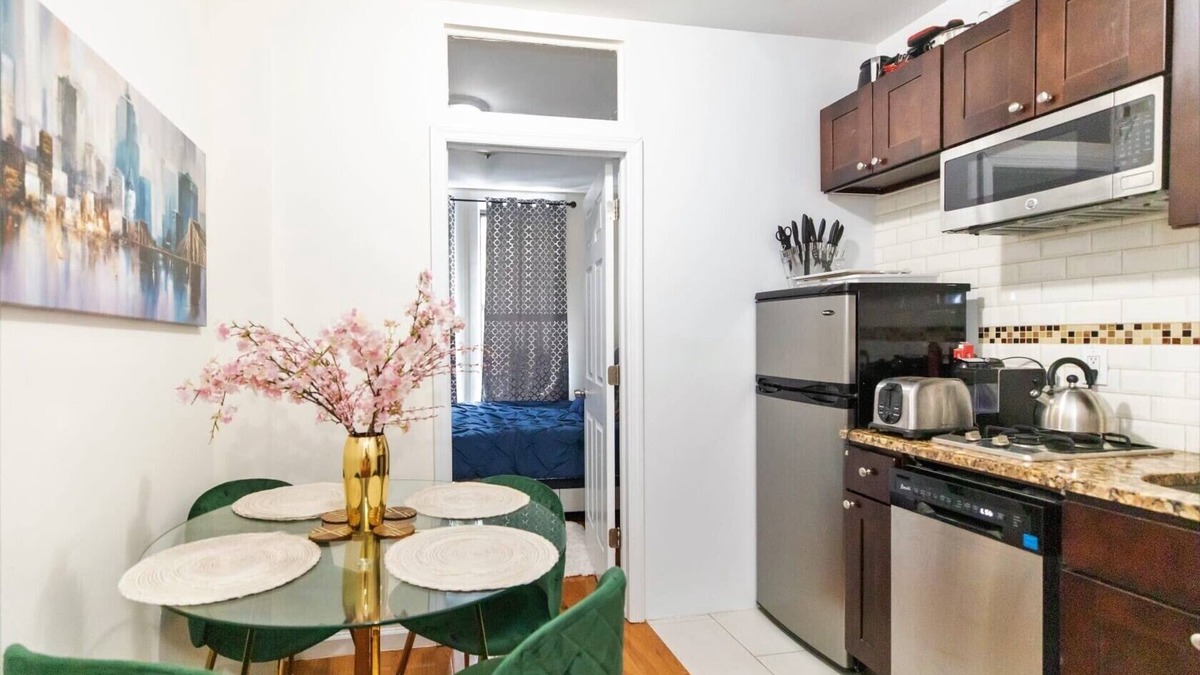 Ukrainian Village Apartment | Saint Marks Cozy 2BR/1.5BA~ Prime East Village
