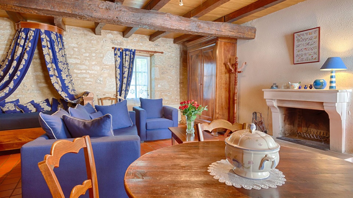 Saint-Michel-le-Cloucq Cottage | Saint Michel Le Cloucq: Old character cottage in south Vendee