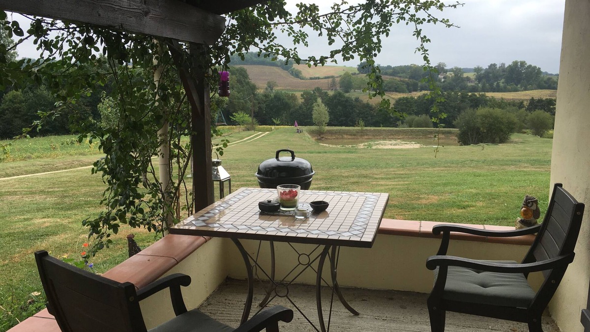 Saint-Pastour House | Saint Pastour a home with a view & hot tub