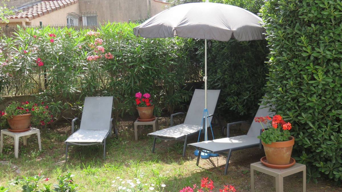 Saint-Raphael Apartment | Saint-raphaël 500 m from a small sandy beach, villa garden level,