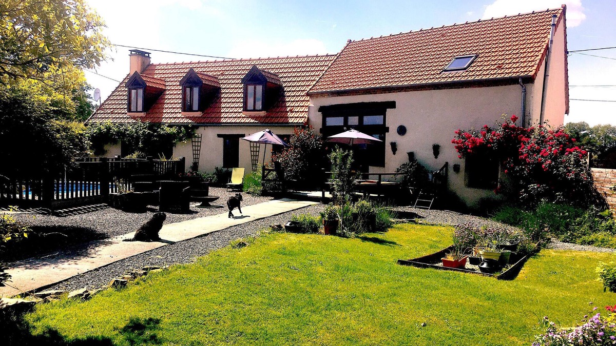 Saint-Saturnin House | Saint-Saturnin 3-Bed Home, Sleeps 10, Pool, Garden