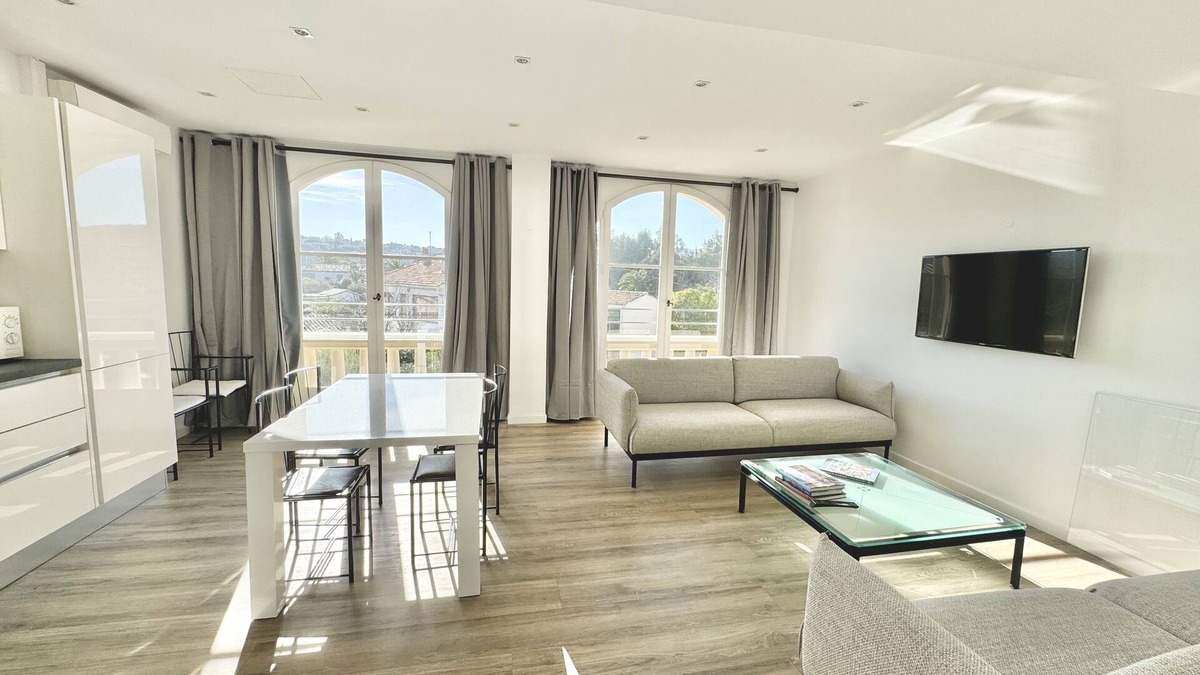 Saint-Tropez City Centre Apartment | Saint Tropez CENTRE 2 BEDROOM APARTMENT