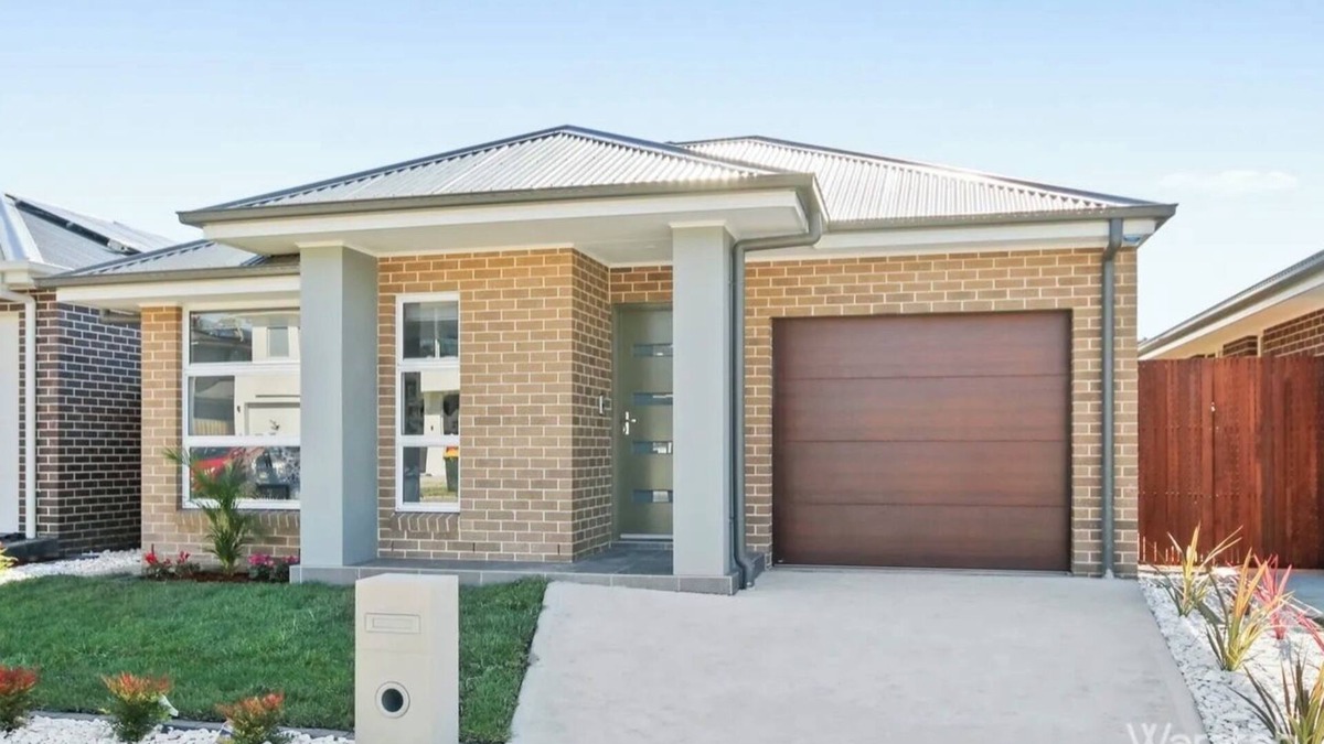 Marsden Park House | SairParadise luxuries and affordable stay for all families and couples .