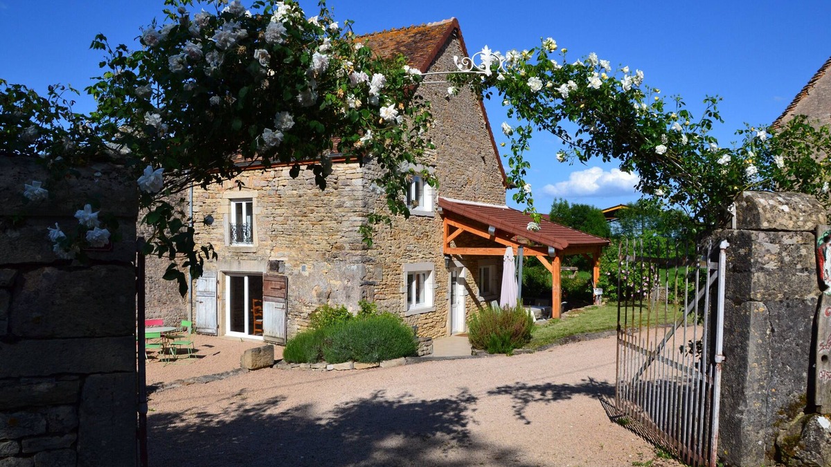 Saint-Ythaire Cottage | Salamander cottage