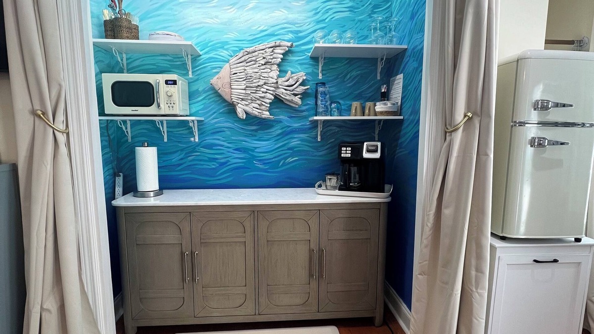 Murraysville House | Sale! Coastal King Suite near concerts, downtown, beach, & UNCW. Pets welcome!