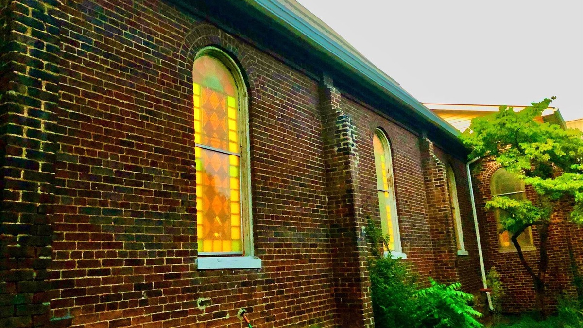 Clifton Forge Cabin | SALE! Stained Glass - King Bed - Piano - Fireplaces - Hike, Douthat, Fly Fishing