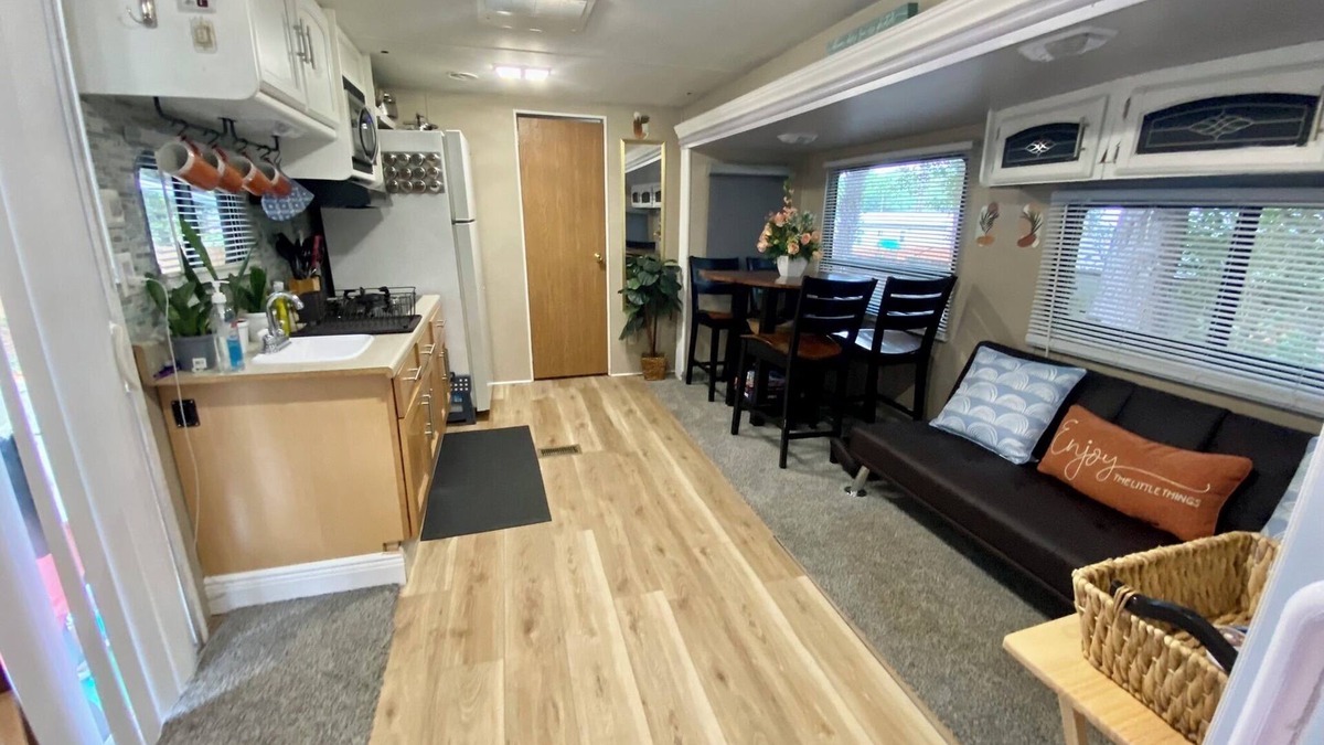 Candler House | SalemOasis Glamping RVnear Silver Spring State Park