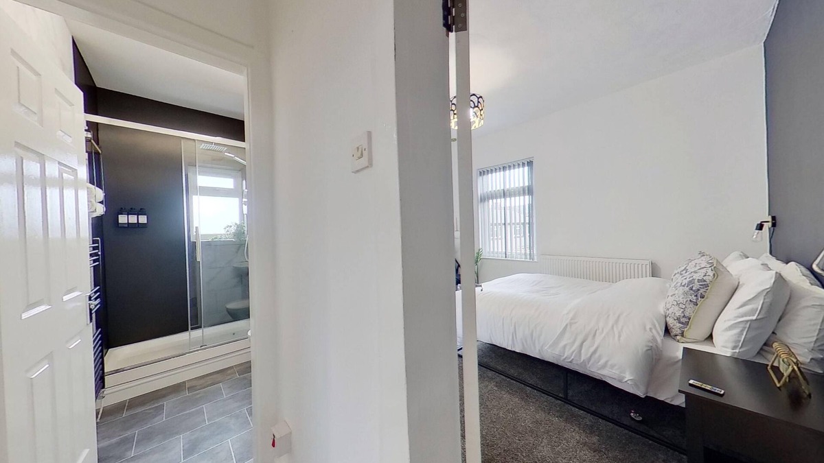 Salford House | Salford-house-sleeps6-parking-garden-wifi