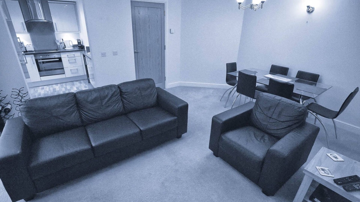 Salisbury Apartment | Salisbury City Centre - 9 miles from Stonehenge