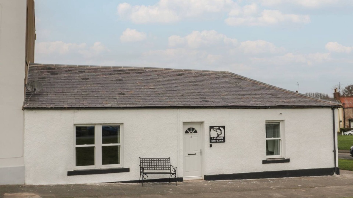 Norham Cottage | SALMON COTTAGE, pet friendly, character holiday cottage in Norham
