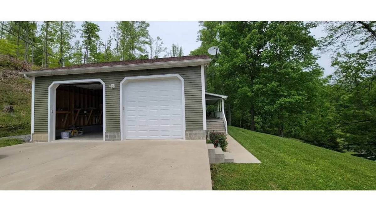 Summersville House | Salmon Run Boaters Bungelow