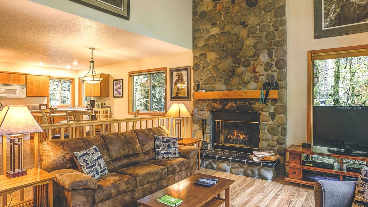 Brightwood Cabin | Salmonberry Retreat on the River, Fireplace, Hot Tub. Dogs Welcome