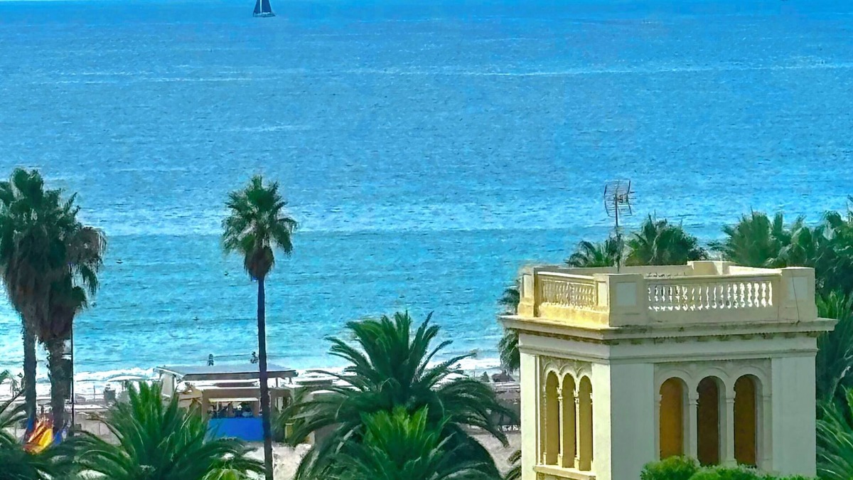 Salou City Centre Apartment | Salou atico center sea view facing beach3CH 2db 2WC Parking air conditioning wifi (last minute)