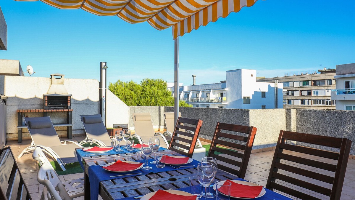 Salou City Centre Apartment | SalouBlues - NEW, 250 beach, pool terrace bq