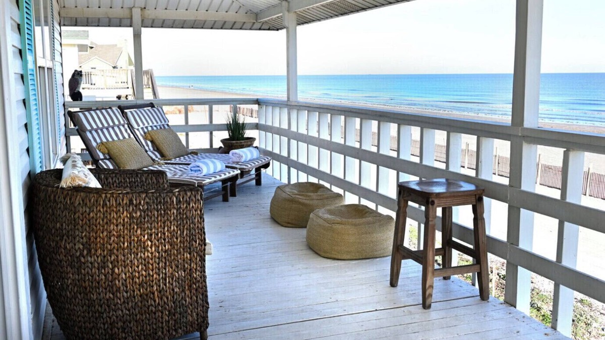 Bermuda Beach House | Salt Air Cottage: Beachfront Charming & Luxe home!