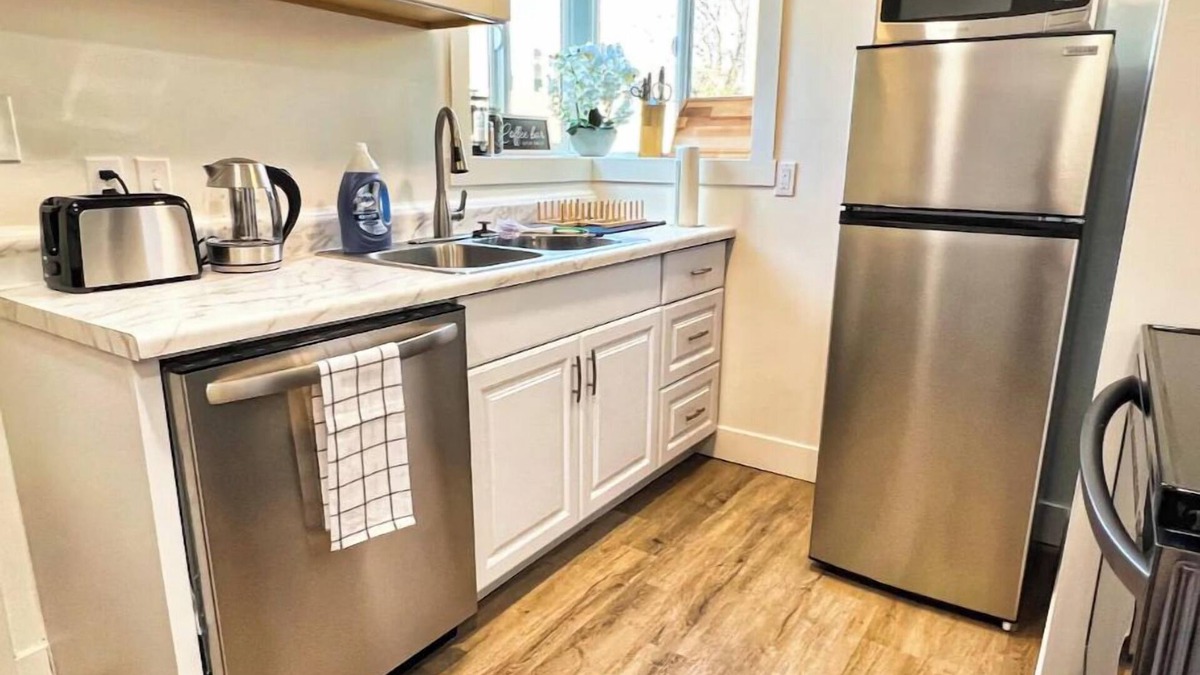 South Salt Lake House | Salt Lake Mountain Escape- Hot Tub, Remodeled, W&D.