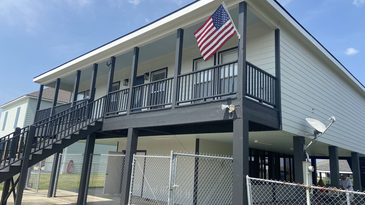 Hackberry House | " Salt Life Retreat " Waterfront home with boathouse in Angler Bay/Hackberry