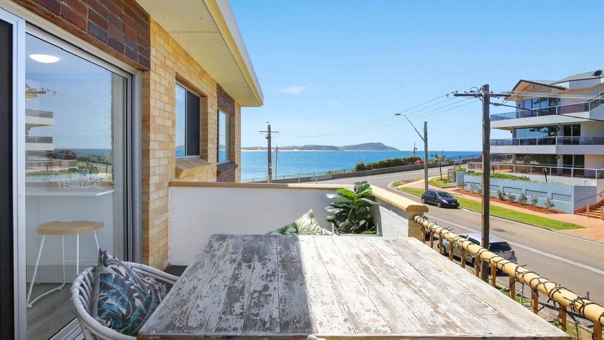 Terrigal House | SALT LIFE | Short walk to beach, shops cafes | Accom Holidays