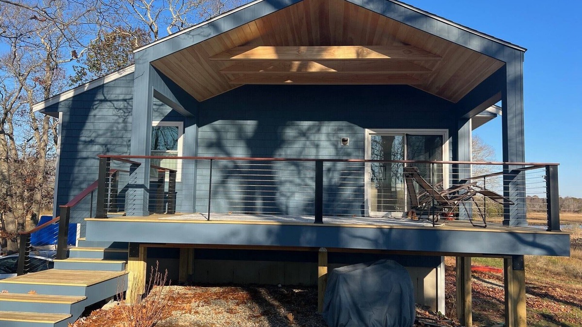 Fairhaven House | Salt Marsh Sanctuary on Nasketucket Bay-the Blu Haus!