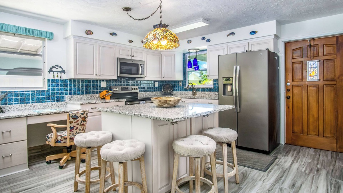Coury House | Salt & Seaglass - With XL Porch, Waterfront, Dock, Pool Club. August now Open!