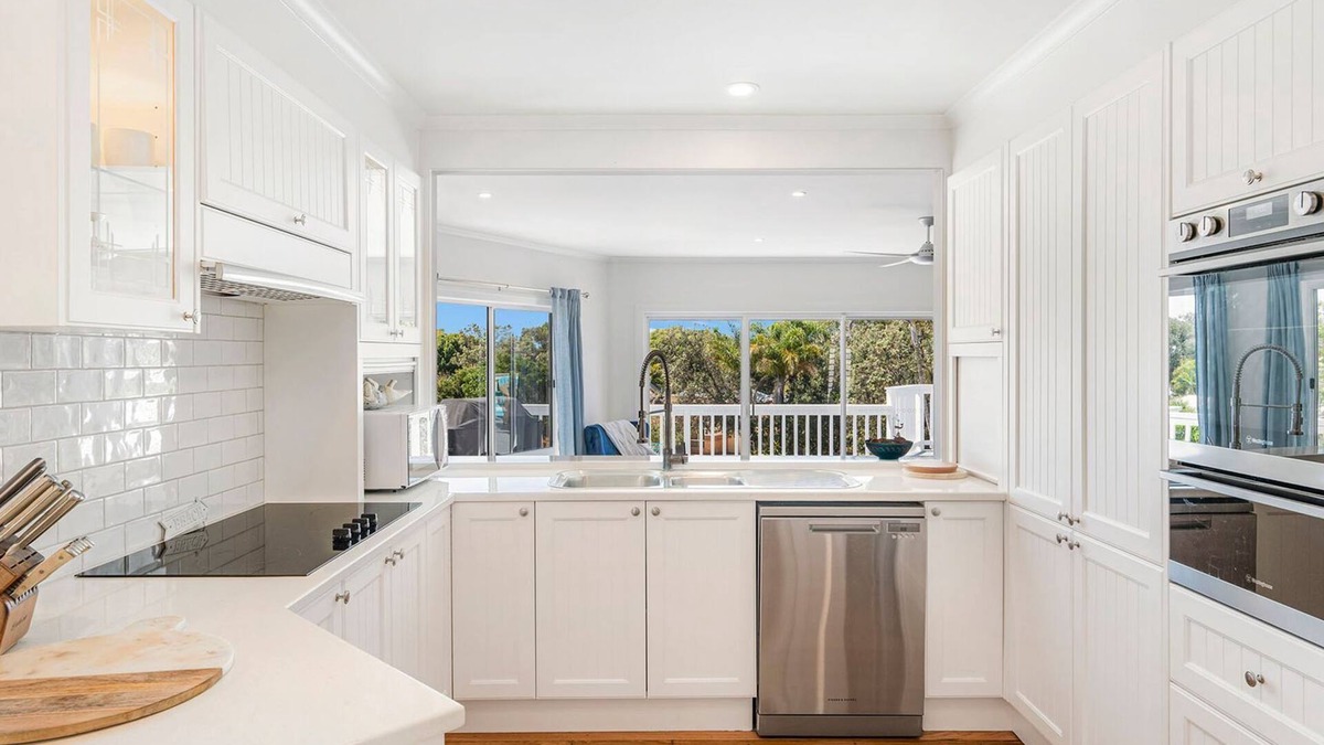Dunbogan House | Salt Spray - Luxurious 5 bedroom holiday home in gated estate, close to beach