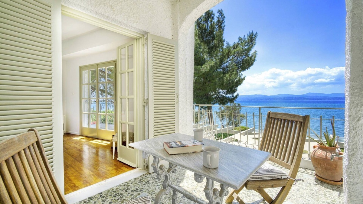 Eretria House | Salt & Stone Beach Front Retreat by Estia