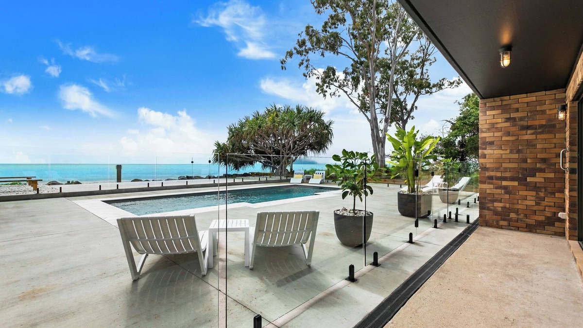 Traviston Apartment | Salt & Stone Villa on the beach - Villa 2 of 4