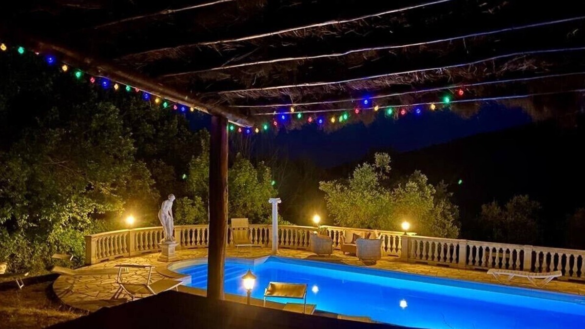 Caprese Michelangelo Villa | Salt Water Pool, Spectacular Scenery, Mountain View