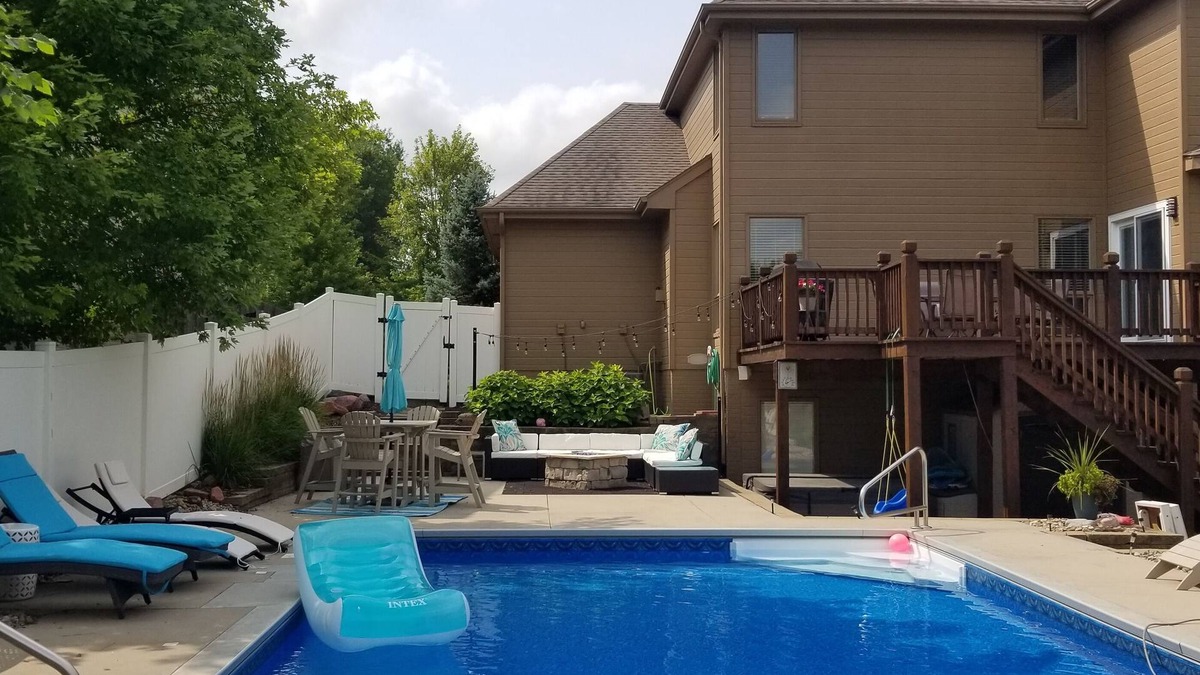 Elkhorn House | Salt Water Pool, Hot Tub and Golden Tee