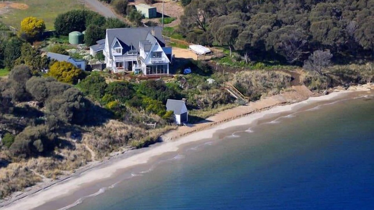 Opossum Bay House | SALTCOTES BEACH HOUSE TASMANIA