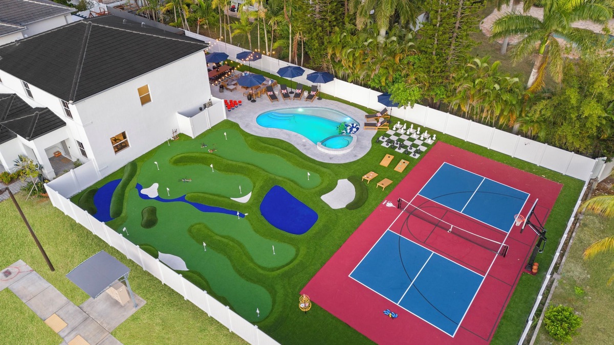 Richmond West House | Saltwater Pool, Hot Tub, 12-hole Miniature Golf & Pickleball + Basketball