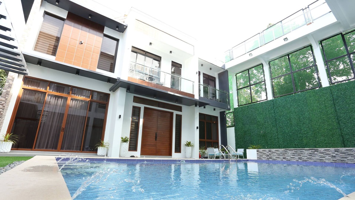 Mendez Villa | Saltwater Serenity RestHouse-perfect escape for families seeking Comfort&Privacy