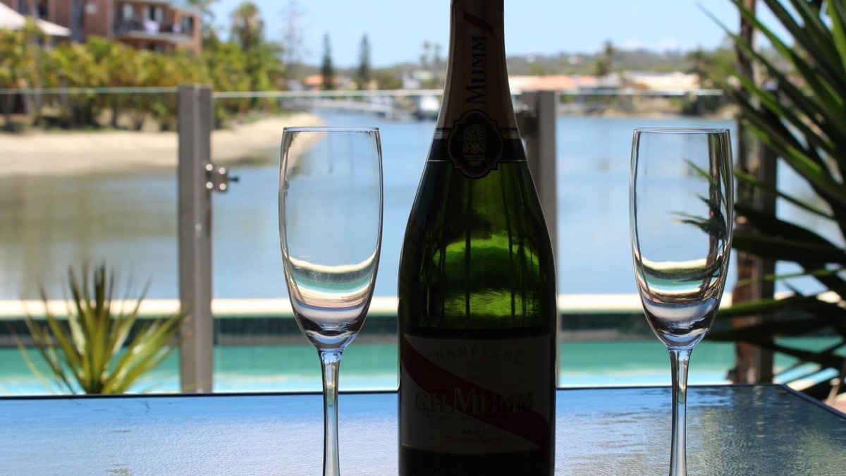 Mooloolaba Apartment | Saltwater Villas - Pet Friendly - Save 10% on 7night bookings