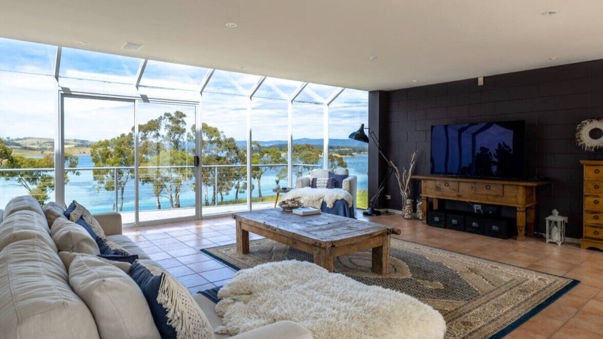 Little Swanport Apartment | Saltworks 68 - Freycinet Holiday Houses