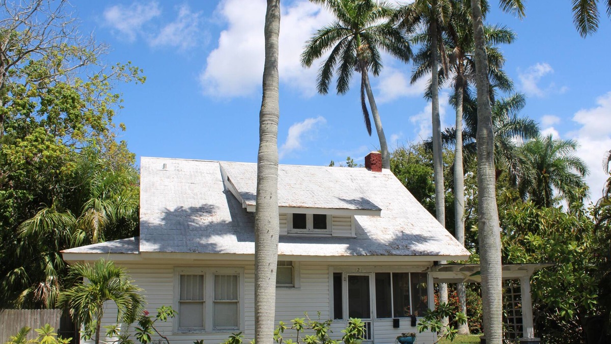 River District House | Salty Beaches! Centrally Located. Perfect Getaway!