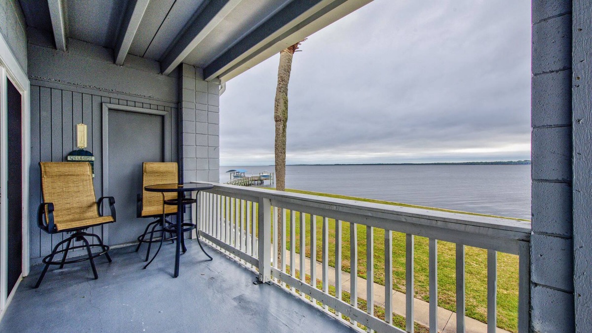 Panacea Condo | Salty Breezes, Panacea.Bay Front, Wrap Around Balcony, Pool, NO BOATS