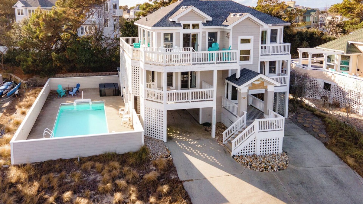 Monteray Shores House | Salty Paws. Pet Friendly. Minutes to Beach. Horizon Ocean Views.