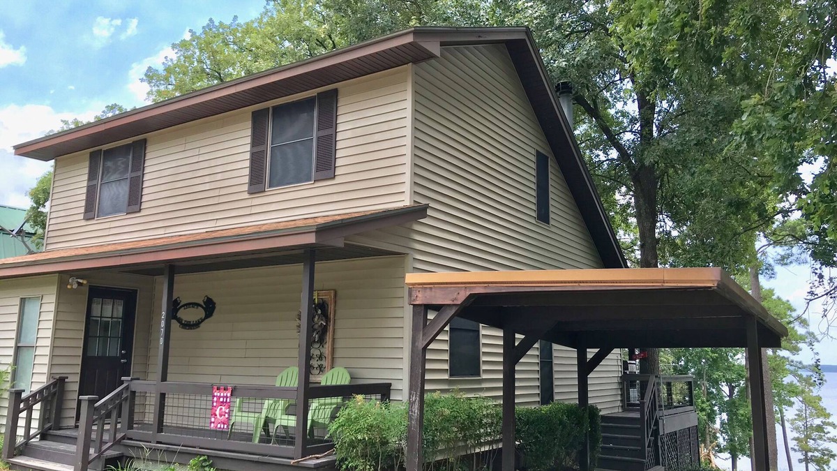 Jasper House | Sam Rayburn Lake Waterfront House with Beautiful Sandy Beach