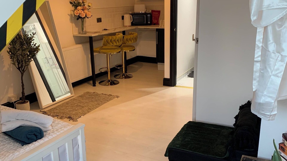 Sheffield Apartment | Sam’z Boutique Studio